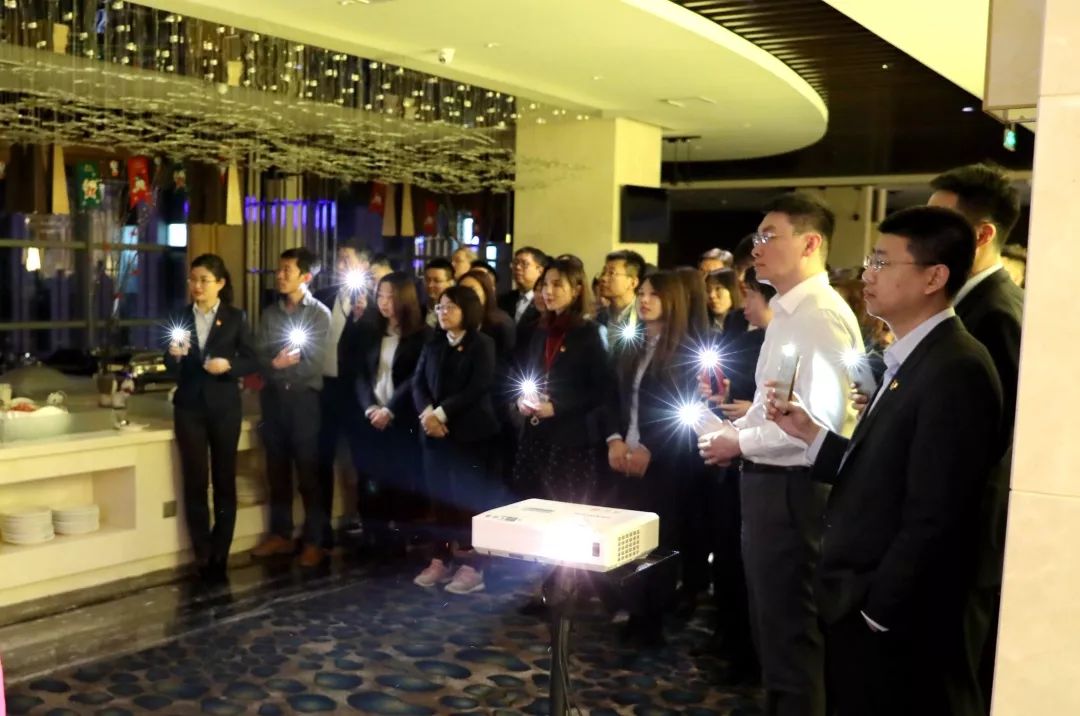 八載筑夢 勇?lián)姑?再創(chuàng)輝煌 ——財務公司舉辦八周年慶典暨員工餐廳揭牌儀式 八載筑夢 勇?lián)姑?再創(chuàng)輝煌 ——財務公司舉辦八周年慶典暨員工餐廳揭牌儀式